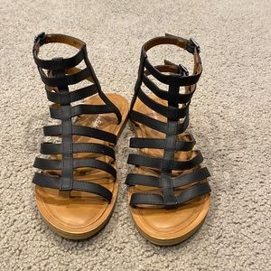 American Eagle by Payless Women’s black sandals; size 7.5